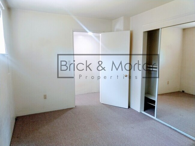 Building Photo - Adorable 1 bedroom apartment Westside Carson