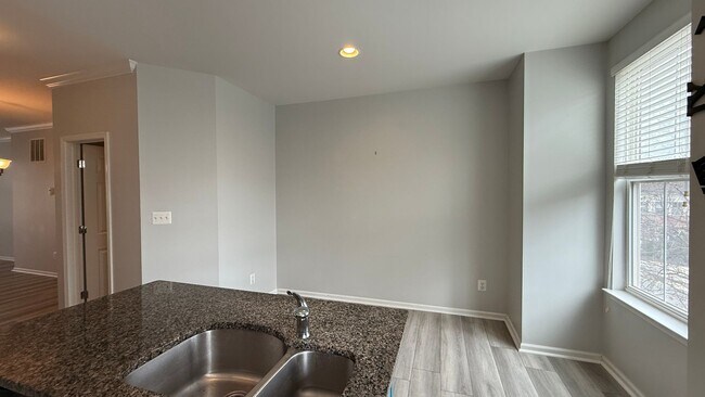 Foto del edificio - River Oaks Townhouse