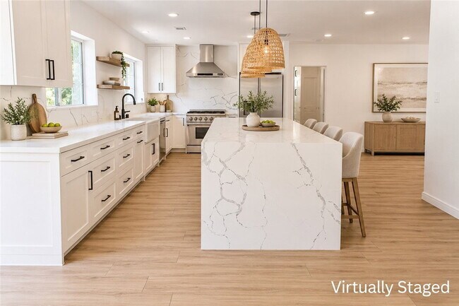 Building Photo - 16633 Oak View Dr