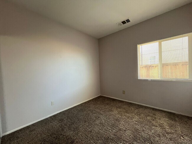 Building Photo - Spacious 4-Bedroom Home Available!