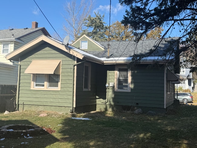 Building Photo - 621 Florence Ave