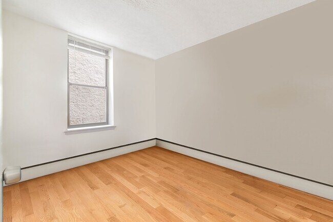 Building Photo - 5 N Margin St