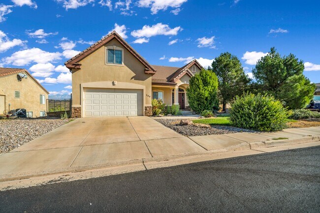 Building Photo - 5 bedroom with VIEWS!!!