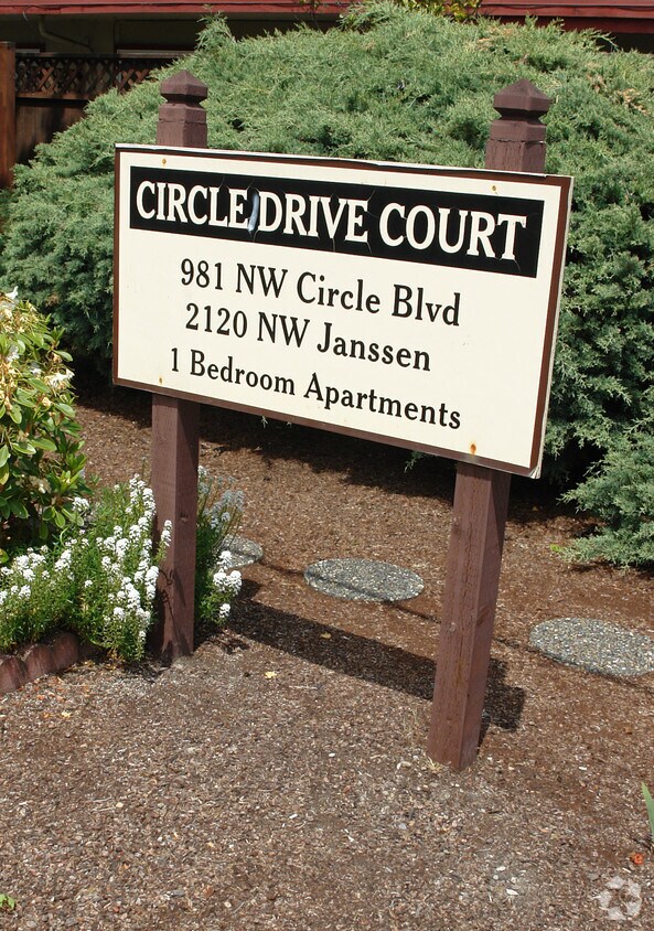 Building Photo - Circle Drive Court
