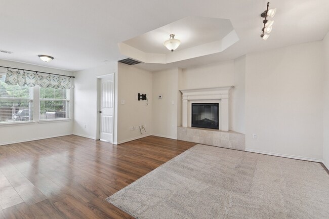Building Photo - 2114 Iroquois Dr
