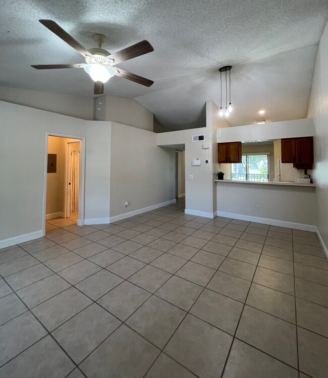 Building Photo - 5405 Lake Margaret Dr