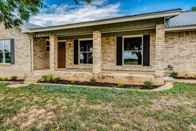 Building Photo - 1102 N Austin Ave
