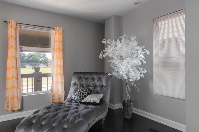 Building Photo - 1340 Oak St