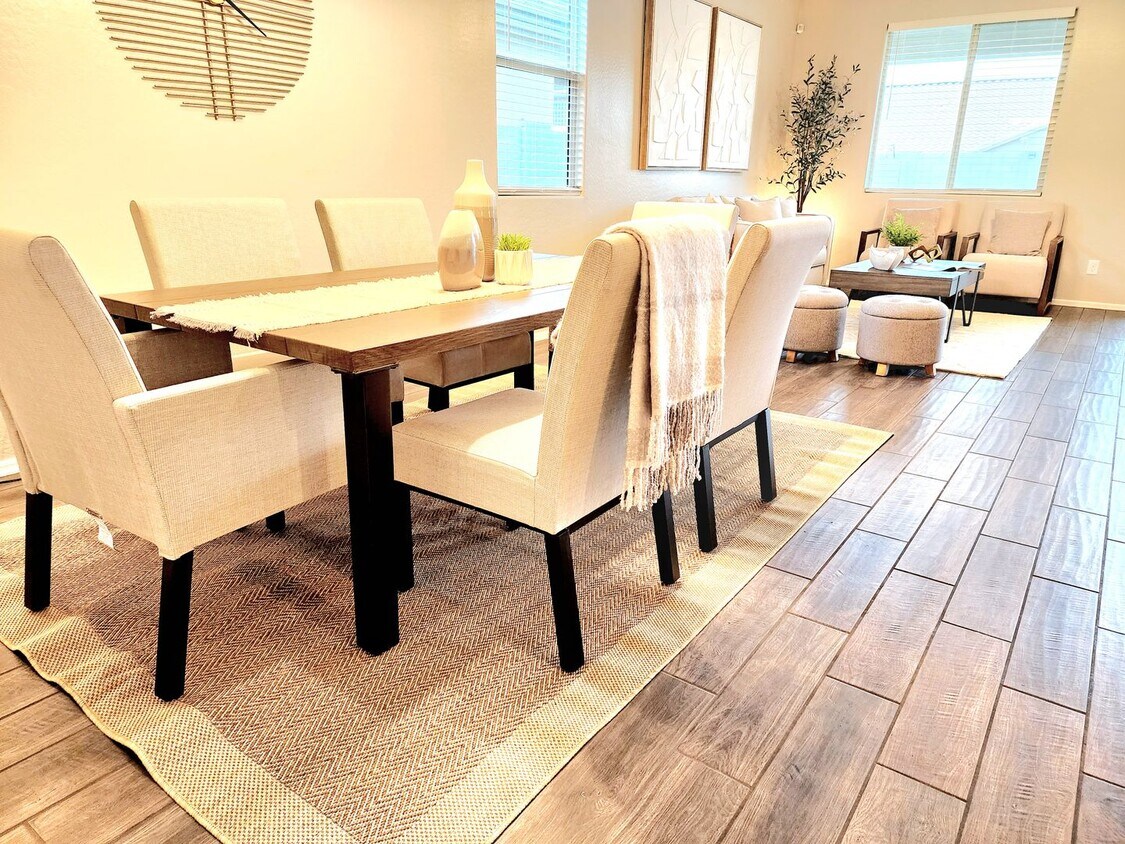 Primary Photo - CHARMING! FULLY-FURNISHED 4/Bed 2/Bath in ...