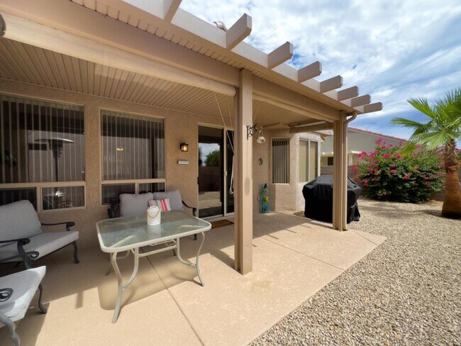 Building Photo - 15509 W Coral Pointe Dr