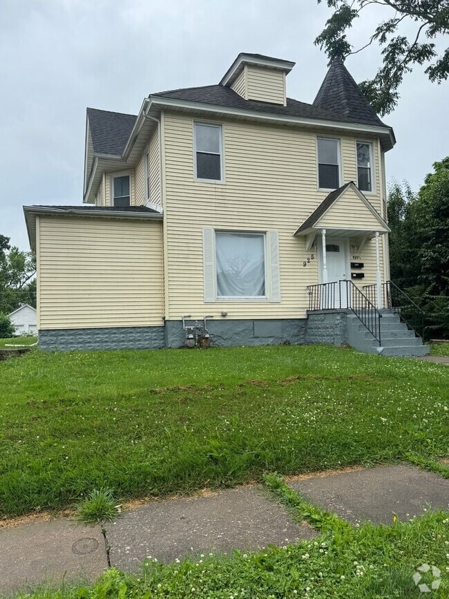 Building Photo - 925 E 14th St