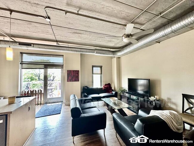 Foto del edificio - 3000 E Grand Ave