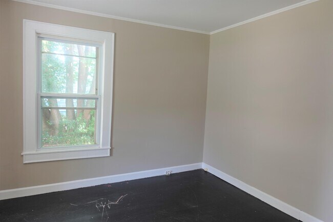 Building Photo - 110 Delano Ave