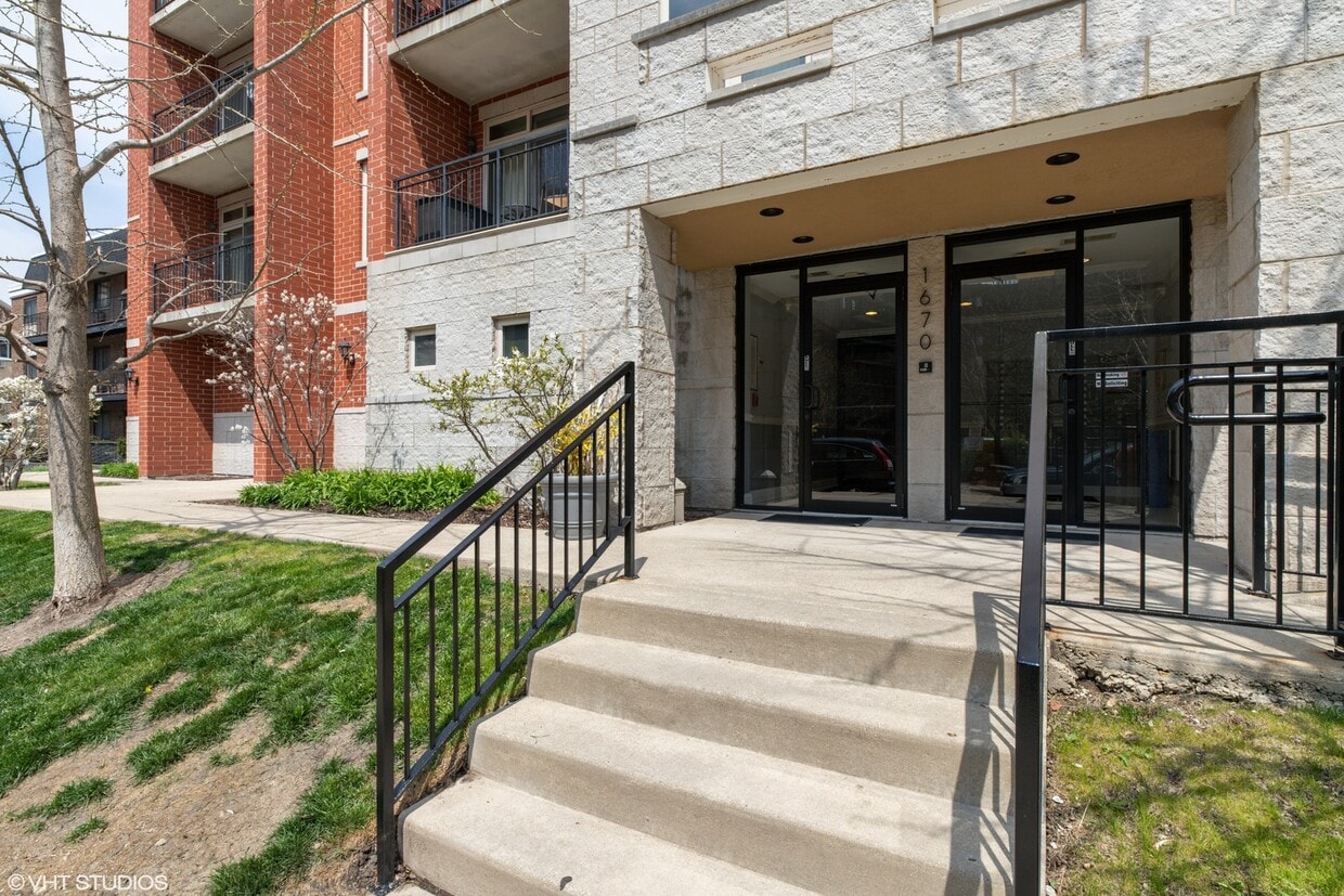1670 Mill St Unit 301, Des Plaines, IL 60016 Condo for Rent in Des