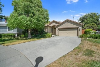 Building Photo - 542 Pyramid Ct
