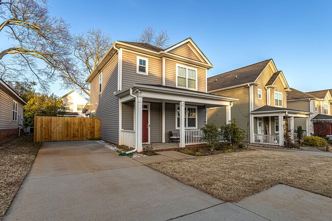 Building Photo - Downtown Living, Fenced Yard and LVT Floor...