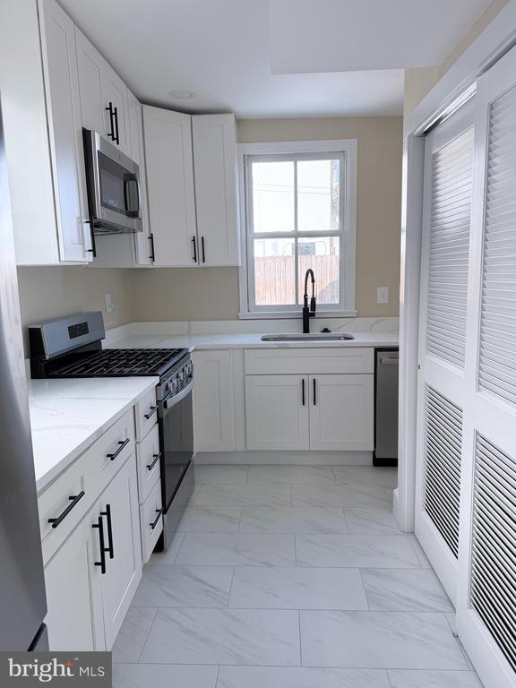 Foto del edificio - 216 S Henry St