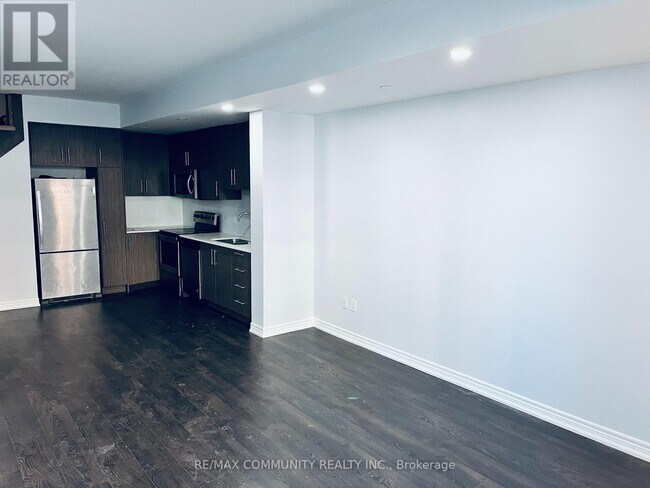 Building Photo - 2205 Lillykin St