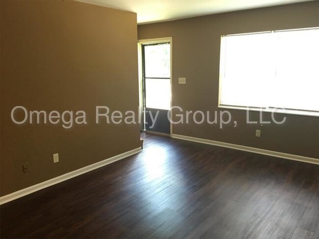 Building Photo - 2717 Hackberry Rd