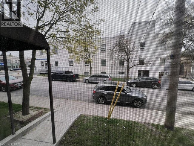 Photo du bâtiment - 100 Greensides Ave