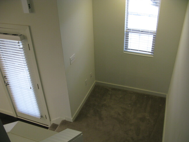 Building Photo - Modern End Unit 3 Bedroom Townhome with So...