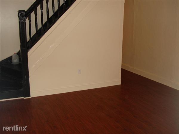 Building Photo - 28 N Pulaski St