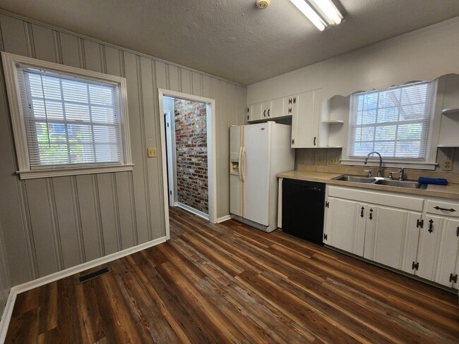 Building Photo - 2502 Berkley Dr