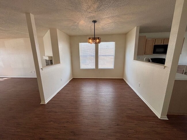 Foto del edificio - 1 Story Home in Crowlley with Community Pool