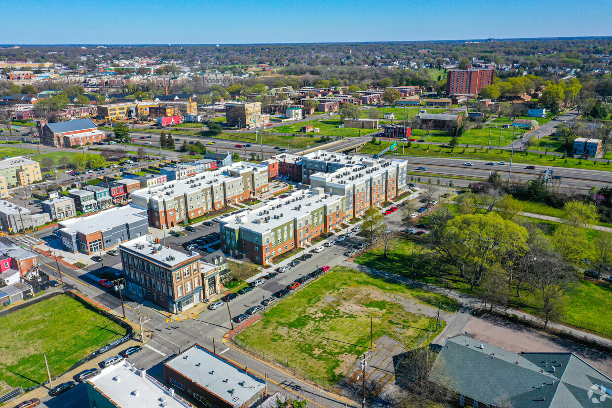 Building Photo - The Rosa