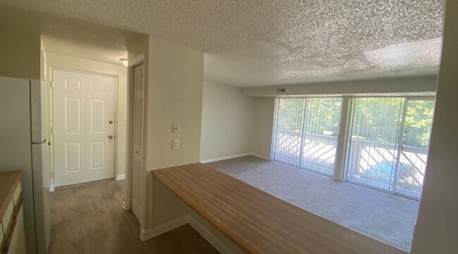 Foto del edificio - Spring Special $200.00 OFF First full mont...
