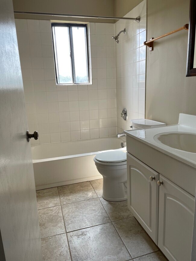 Building Photo - 737 Lippert Ln