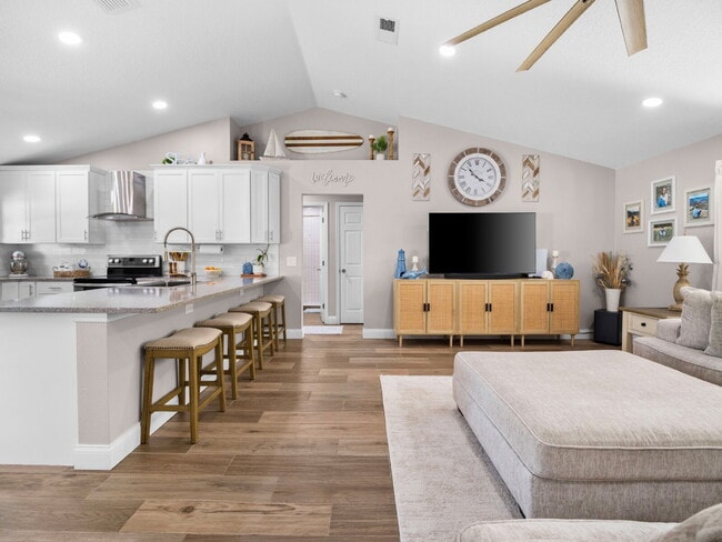 Building Photo - 3-bedroom, 2-bath