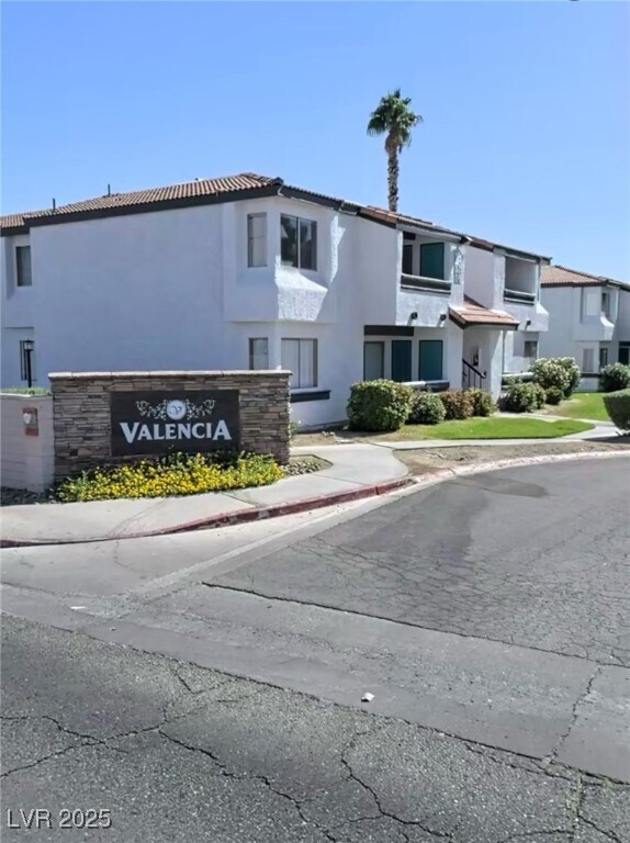 Foto principal - 1455 E Katie Ave