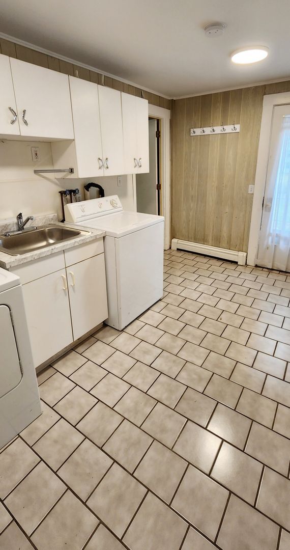 Building Photo - 227 Main 227