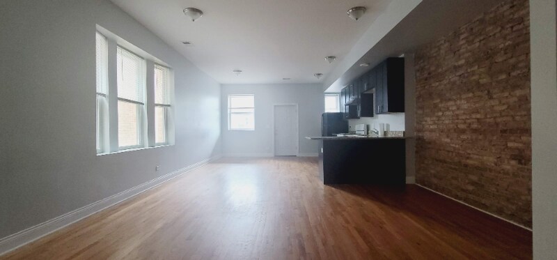 Foto principal - 229 E 51st St