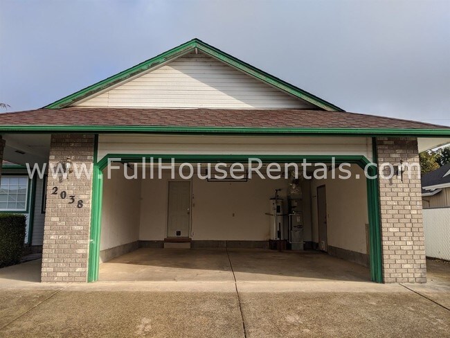 Foto del edificio - 3 br, 2 bath House - 2038 Bonnie Ln