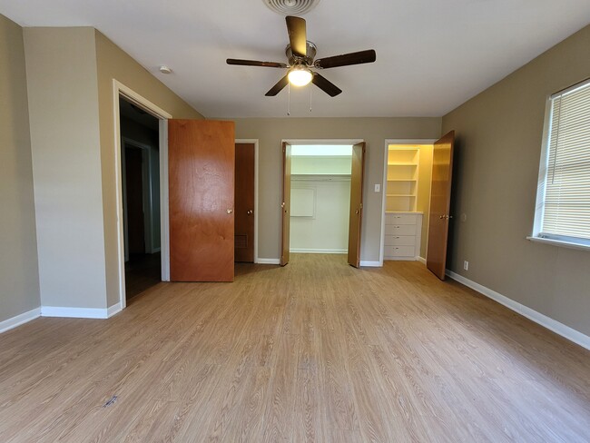 Building Photo - 703 Booker St