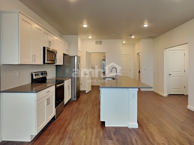 Foto del edificio - 23646 E 2nd Pl