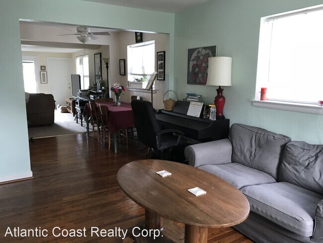Building Photo - 3 br, 1 bath House - 520 Summers Drive