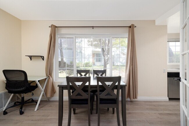 Foto del edificio - 2404 Manzana Way