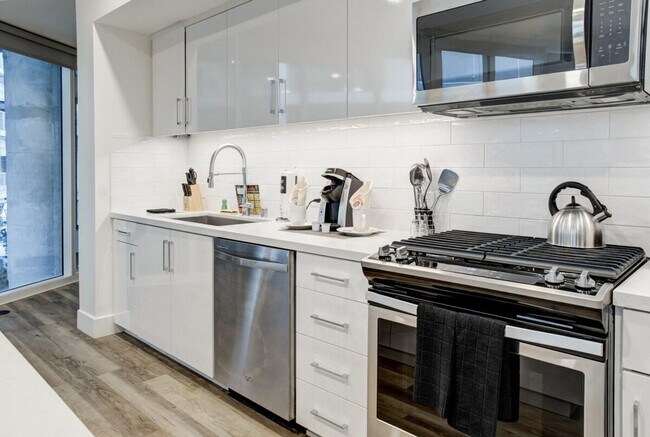 Building Photo - 100 Park Blvd