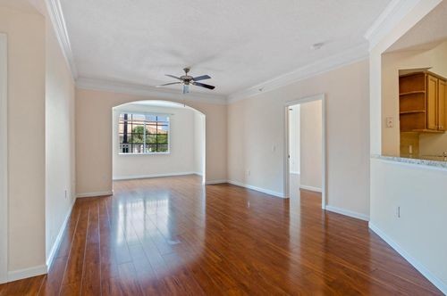 Building Photo - 2211 Myrtlewood Cir E