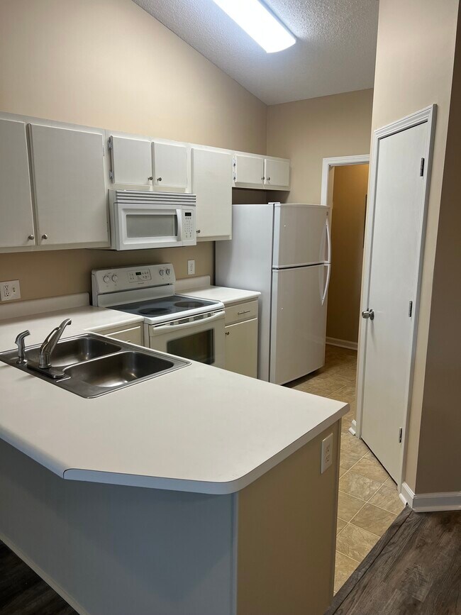Foto del edificio - 3685 Clay Pond Village Ln