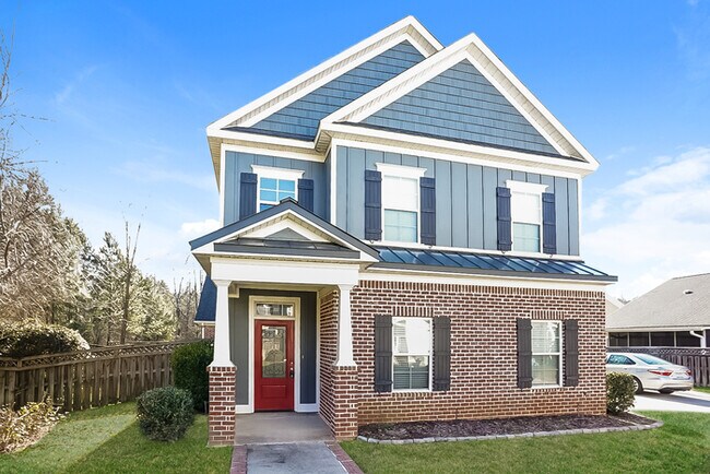 Building Photo - Inviting 3-Bedroom Home