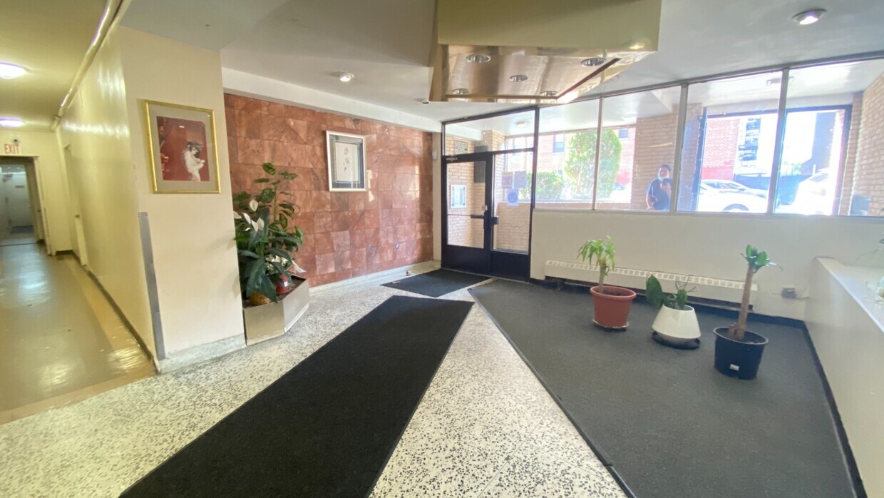 Foto principal - 1200 Gravesend Neck Rd