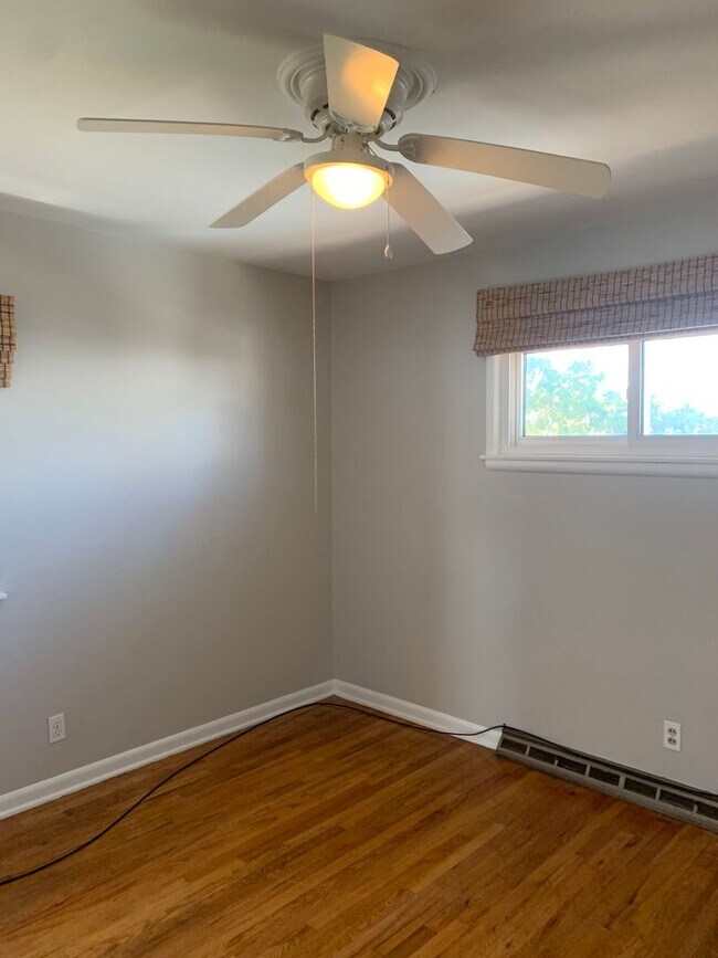 Building Photo - 2 BEDROOM, 2 BATHROOM, 2 BONUS ROOM SINGLE FAMILY HOME