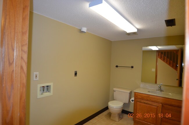 Building Photo - 594 Braund St