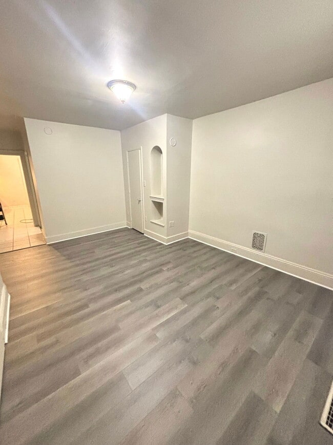 Foto del edificio - 678 Columbia Ave