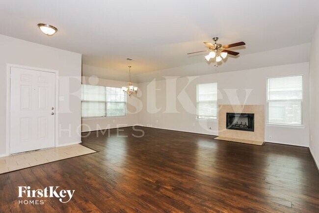 Foto del edificio - 1210 Jewel Ln