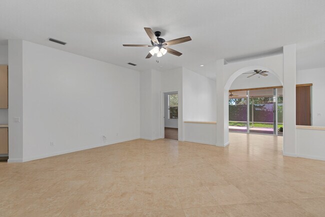 Building Photo - 7469 SE Marsh Fern Ln